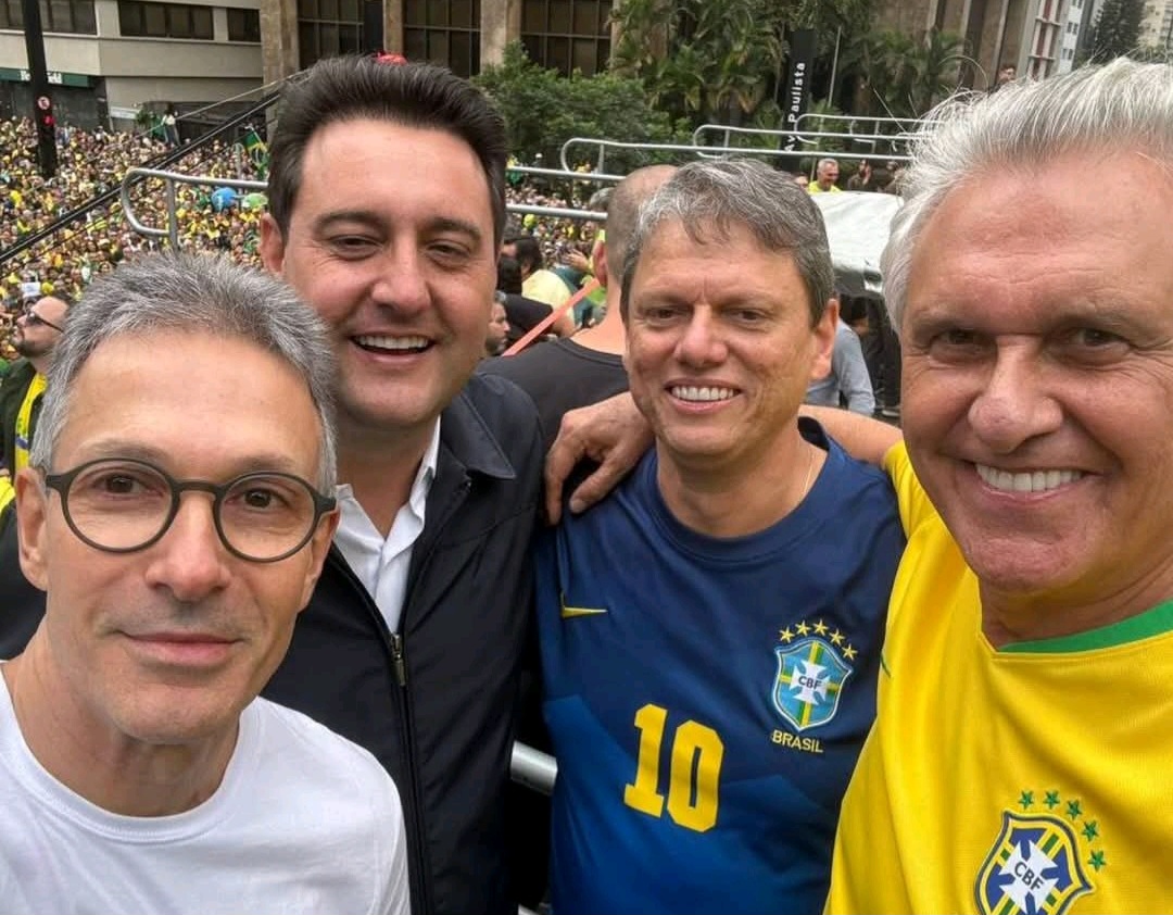 Carlos Bolsonaro chama governadores de direita de “ratos e oportunistas”