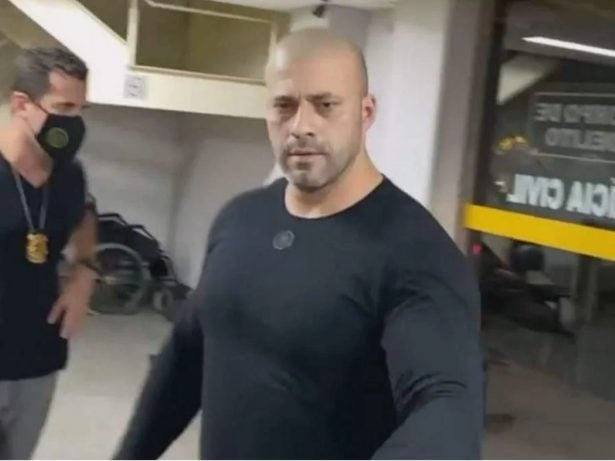 Após cirurgia e possível complicação de quadro clínico, Daniel Silveira pede transferência para hospital