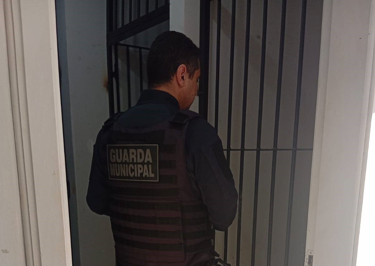 Homem é preso em flagrante pela GCM por agredir a própria mãe na área rural