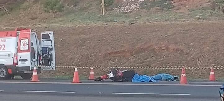 Agora: Acidente entre moto e bicicleta deixa dois mortos