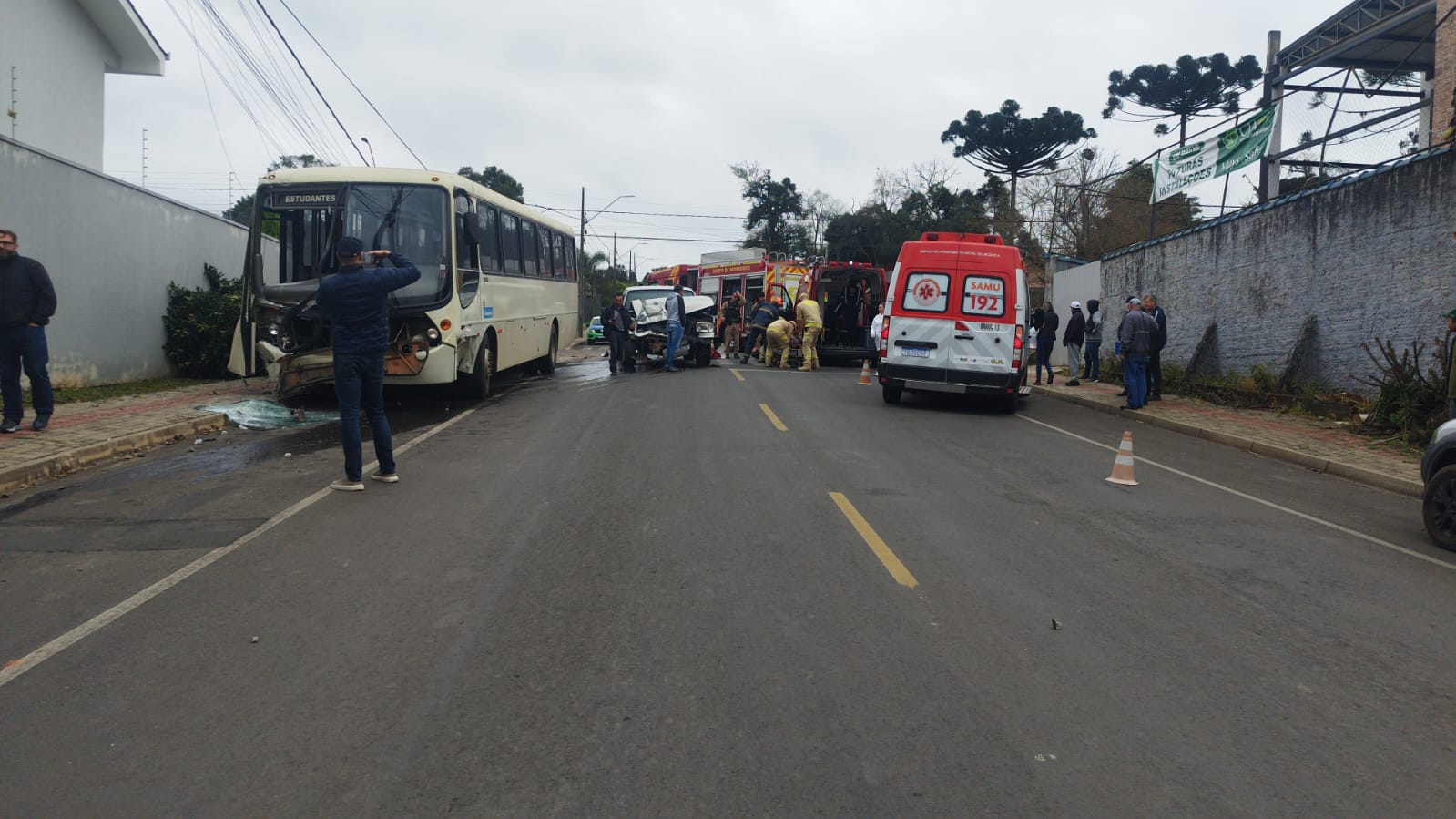 Grave acidente com ônibus da saúde é registrado em Prudentópolis