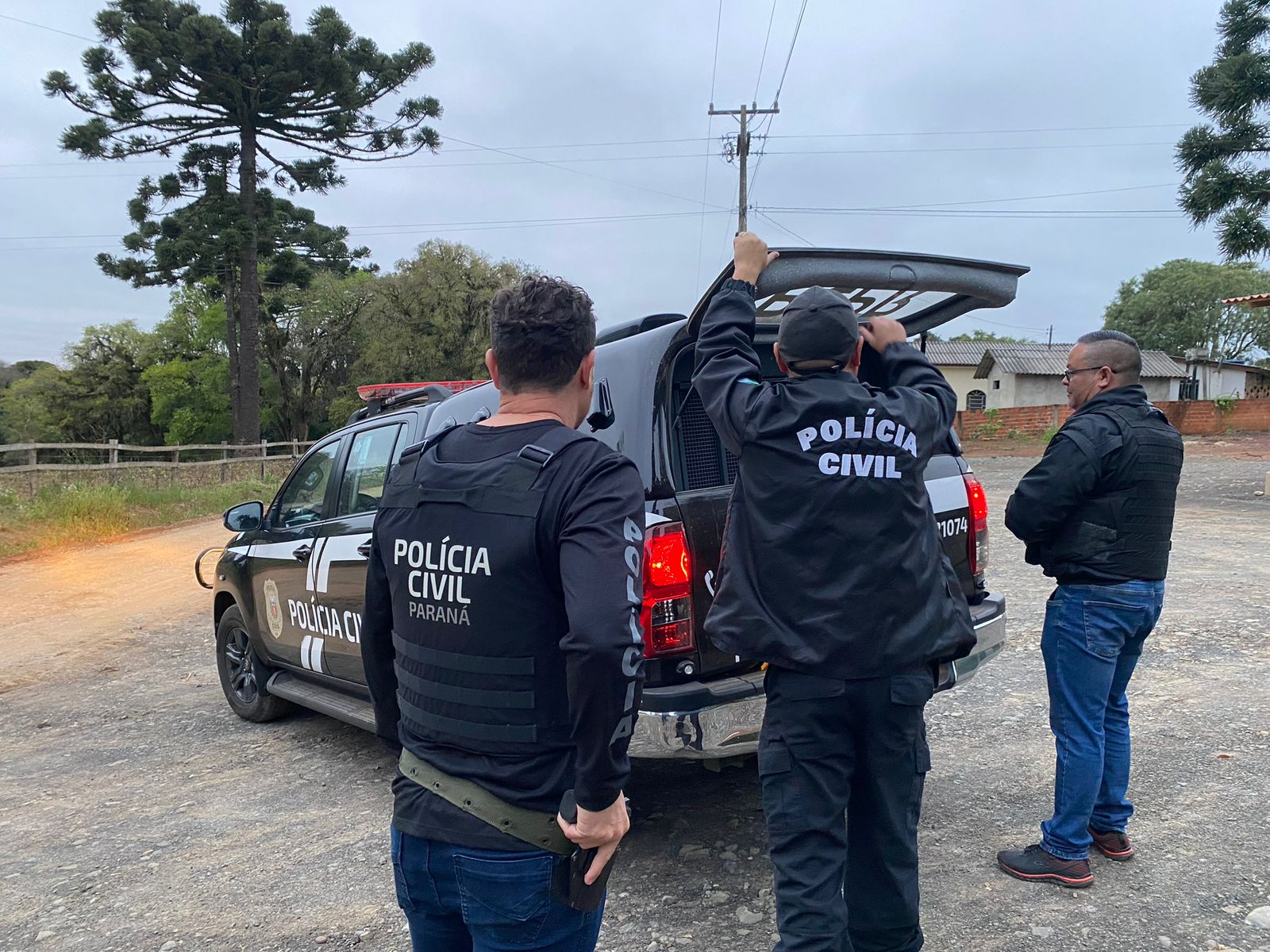 Homem é preso por agridir a irmã que impedia-o vender objetos da casa para comprar os entorpecentes nos Campos Gerais