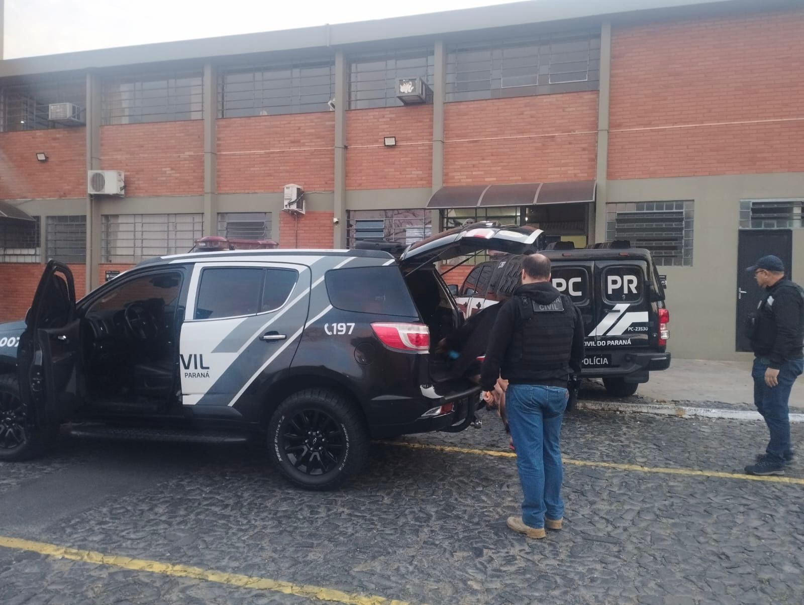 Polícia prende homem acusado de tentar matar mulher e criança no Cará-Cará