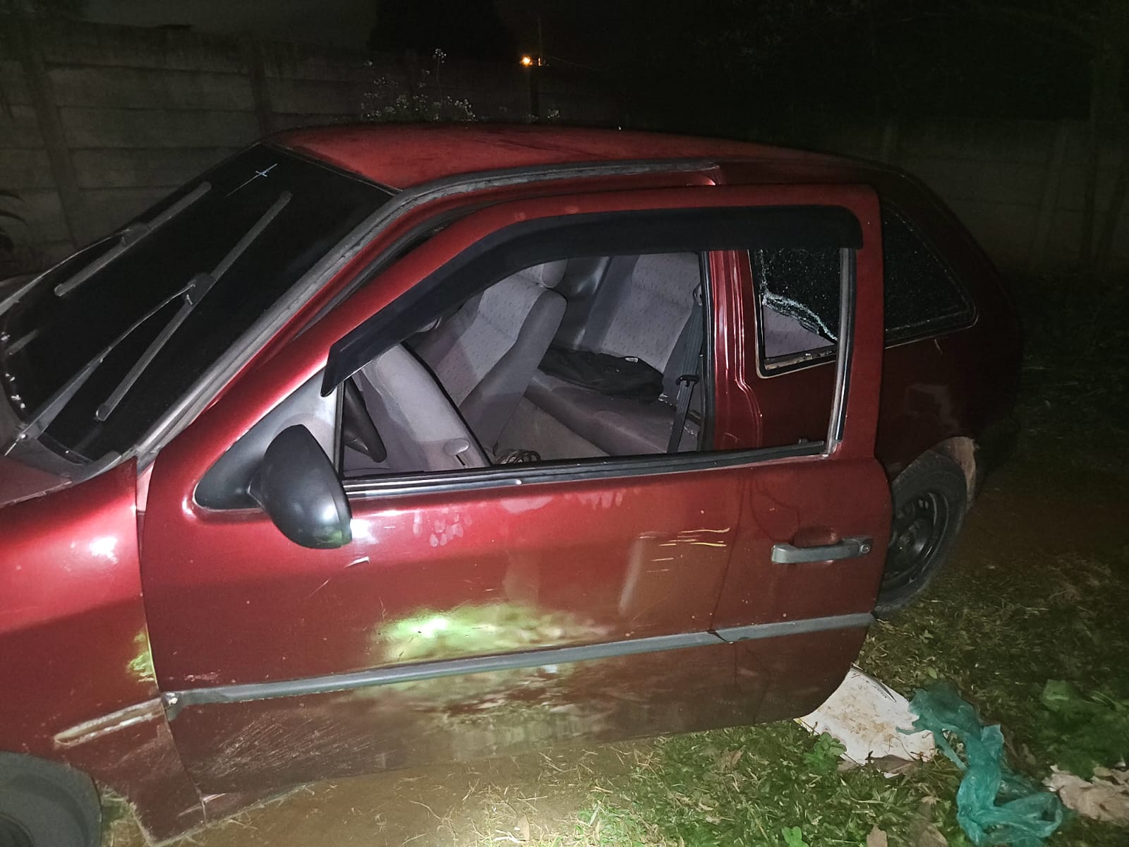 GCM localiza carro usado em tentativa de homicídio escondido em casa no Contorno