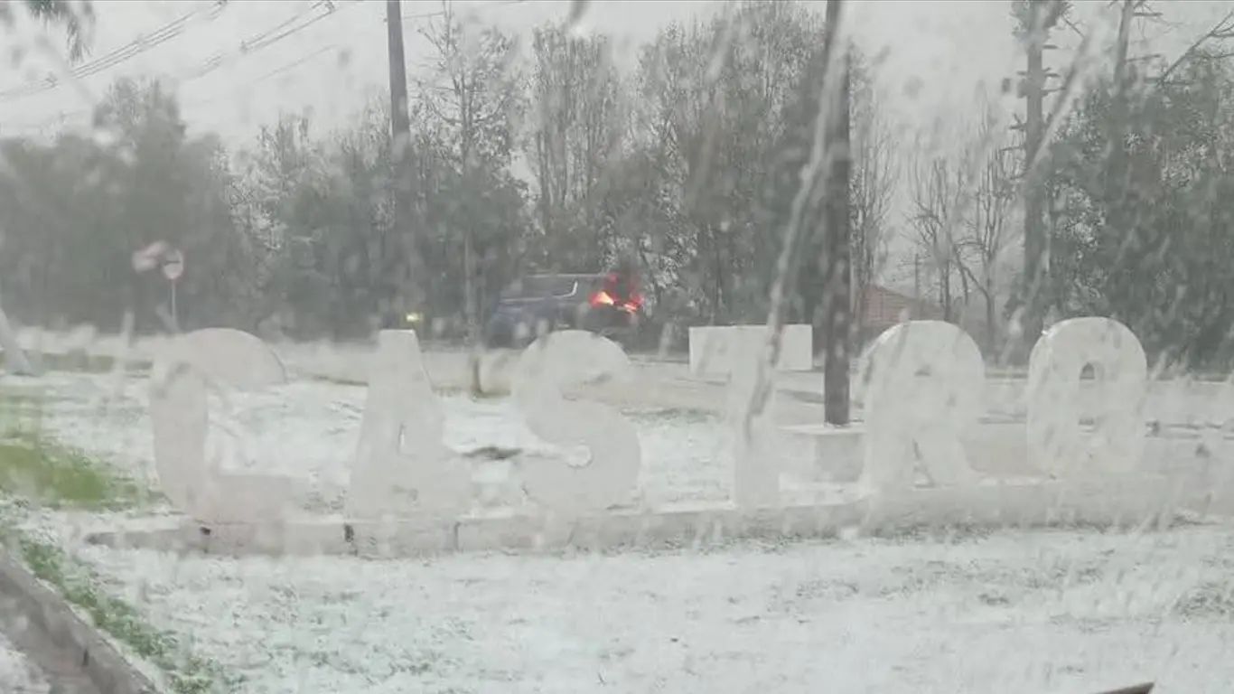 Entenda o fenômeno que transformou Castro em um cenário de neve