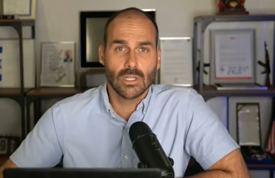  “Os EUA foram só o primeiro país, não vou parar”, diz Eduardo Bolsonaro em live 