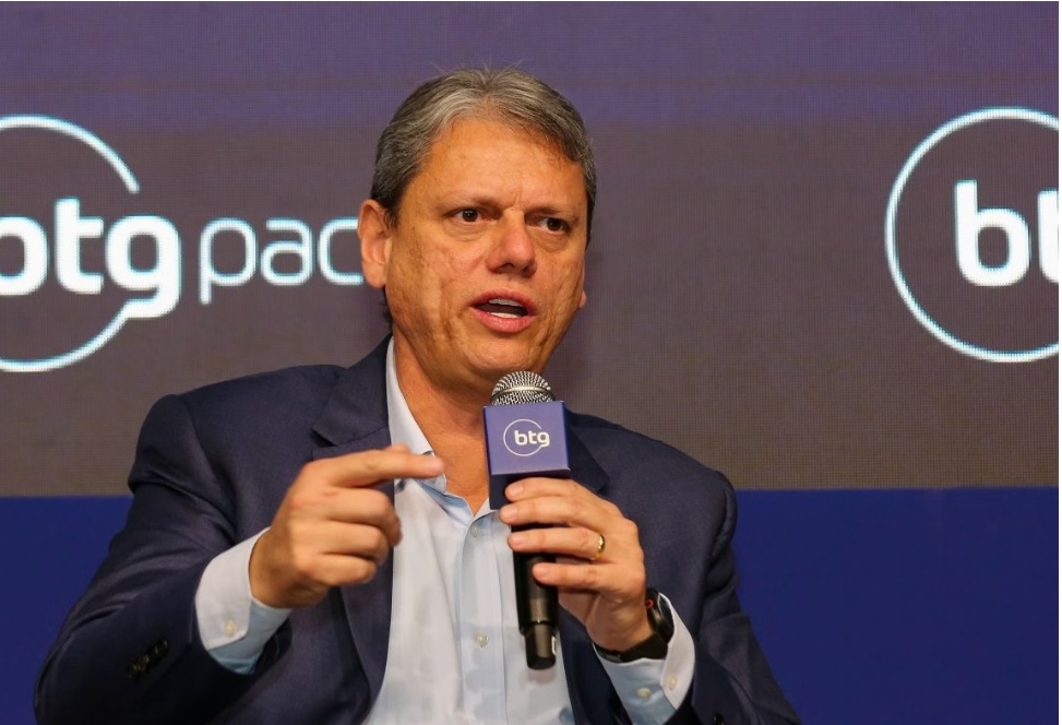 “O Brasil não aguenta mais o Lula”, diz Tarcísio durante evento em SP