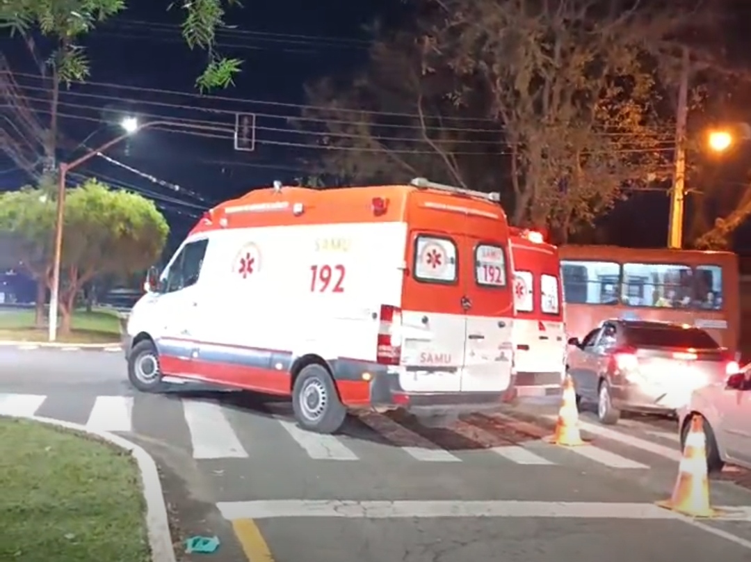 Motociclistas ficam feridos após colisão no bairro Oficinas, em PG