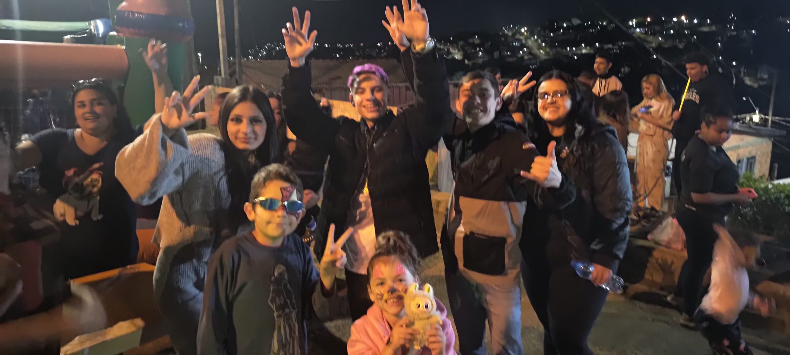 Vídeo: Aniversário de MC PWM vira festa para a garotada da Vila Nova