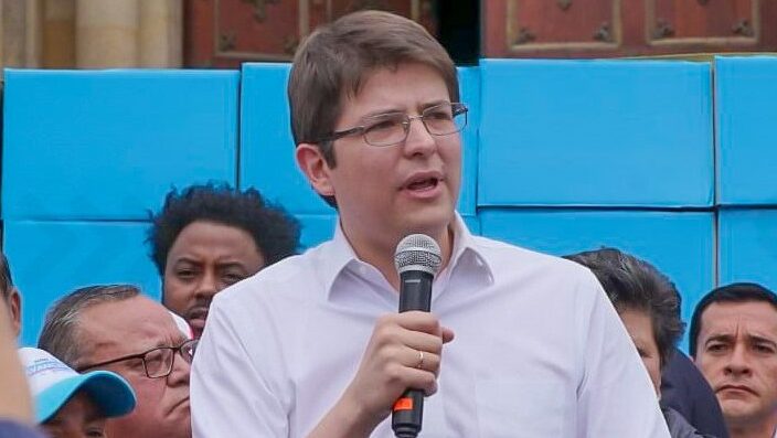 Senador colombiano e pré-candidato à Presidência, Miguel Uribe, morre aos 39 anos após atentado a tiros