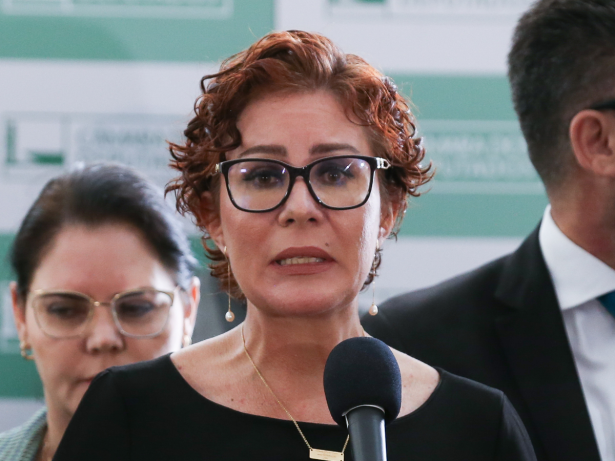 Tribunal de Roma define data para julgar extradição da foragida Carla Zambelli