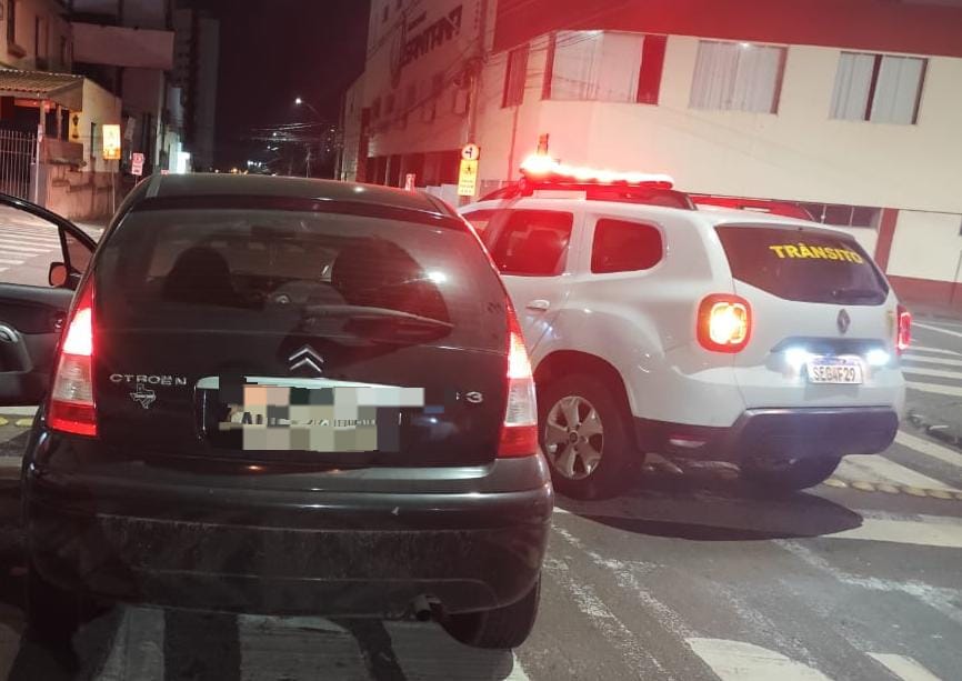 Motorista embriagado é flagrado após furar sinal vermelho e quase causar acidente em Ponta Grossa