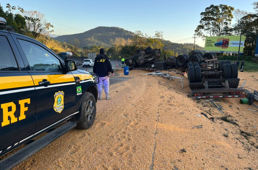 Motorista morre após caminhão tombar na BR-277