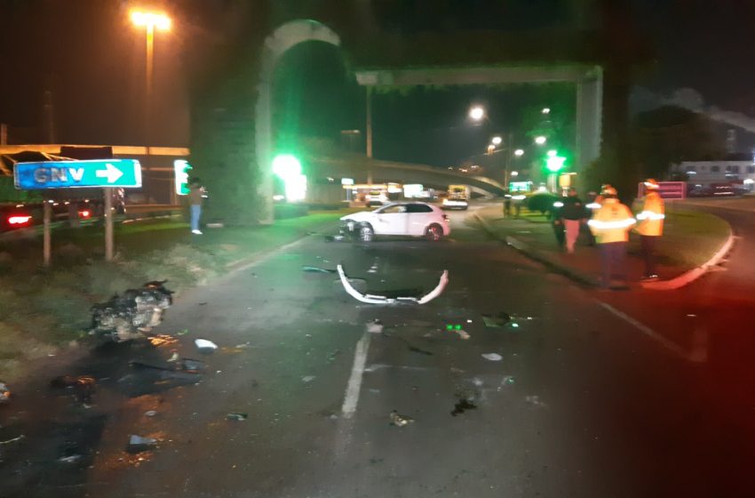 Motorista fica gravemente ferido após capotar carro em Ponta Grossa