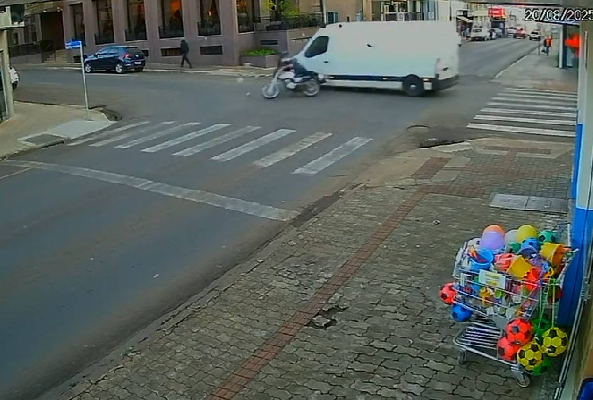 Vídeo: Câmera flagra colisão que matou motociclista