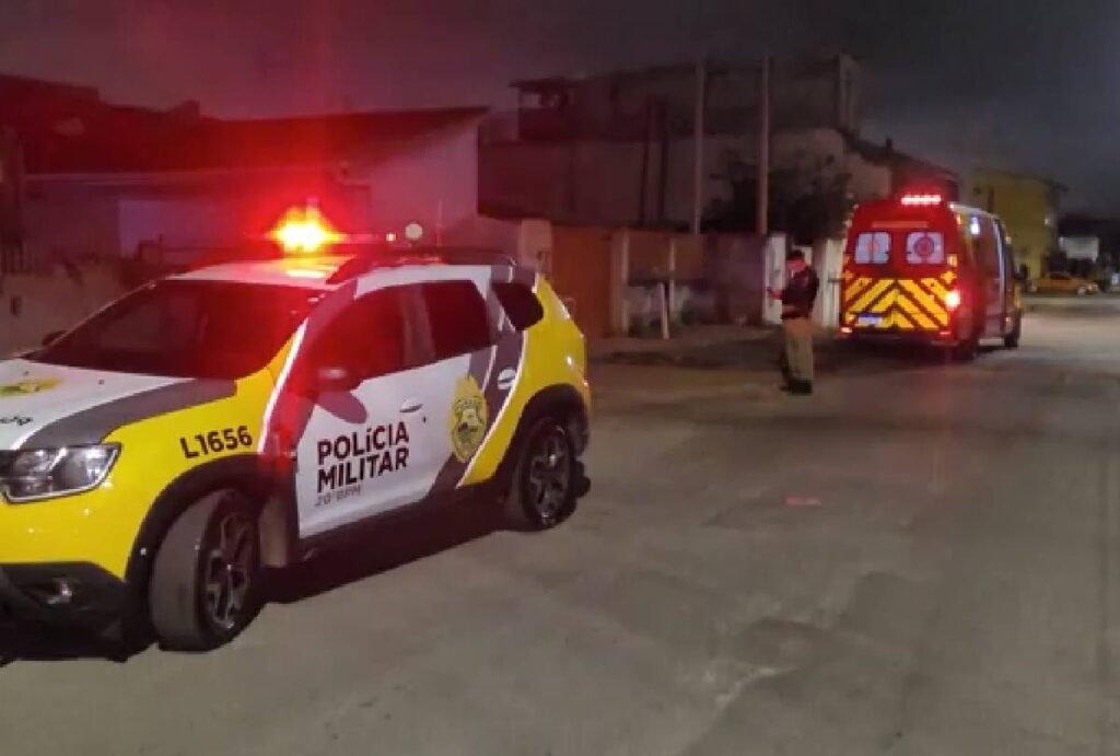 Mulher leva facada após briga com a namorada