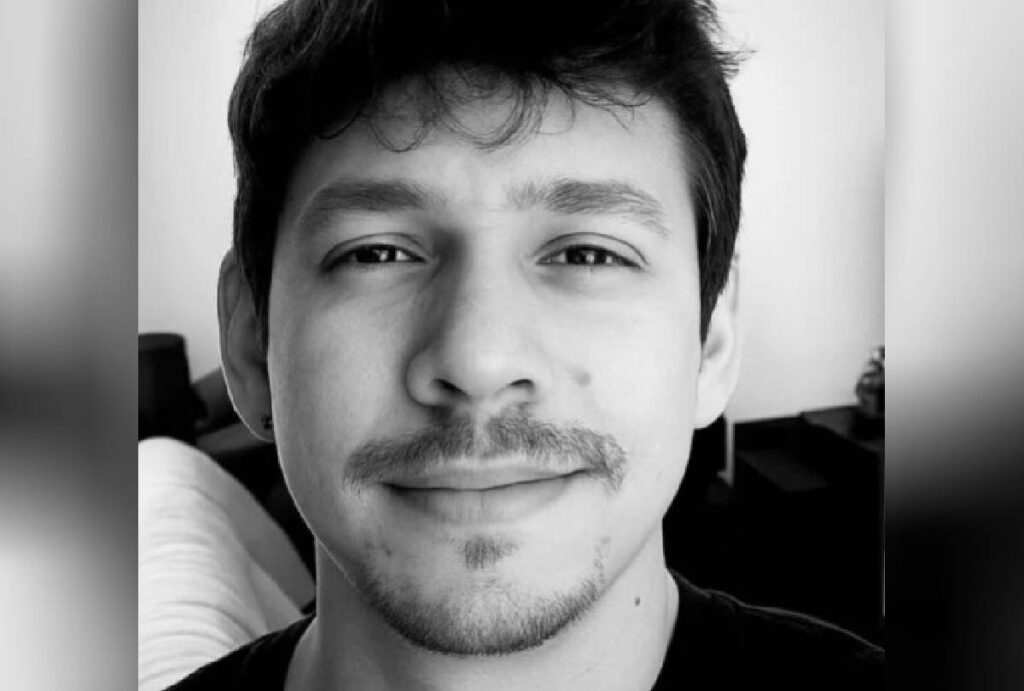 Motociclista morre esmagado por caminhão