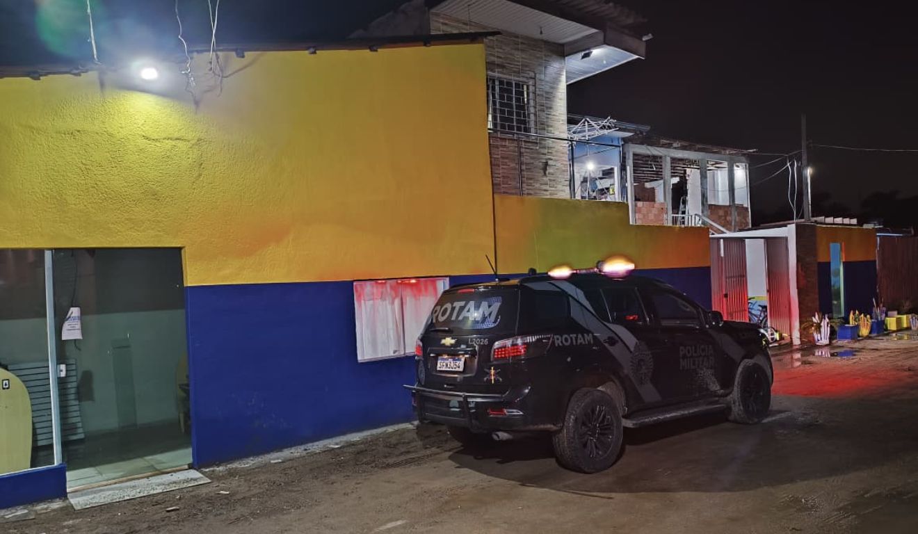 Assaltante morre em confronto com a PM dentro de casa de recuperação