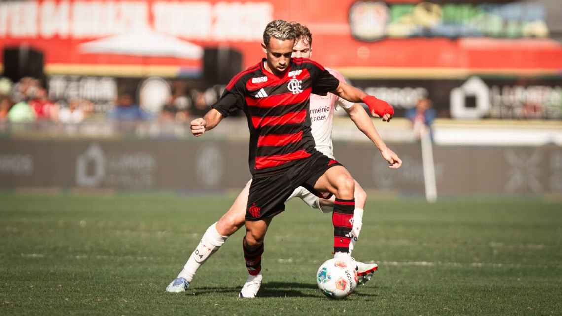 Flamengo vende meia Matheus Gonçalves ao Al-Ahli, da Arábia Saudita por R$ 50 milhões