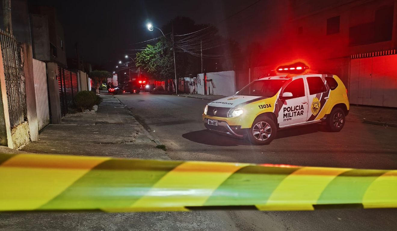 Suspeito de roubar caminhonete é morto pela PM