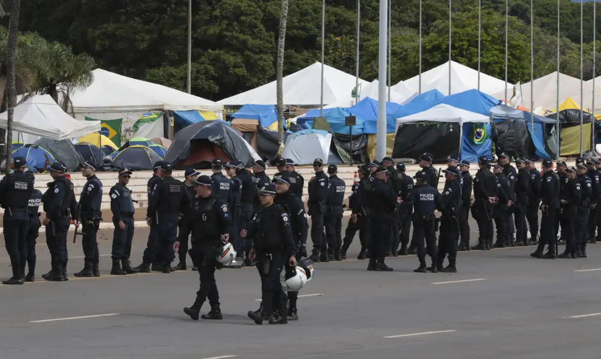 PGR denuncia casal que arrecadou R$ 1 milhão para acampamento bolsonarista 