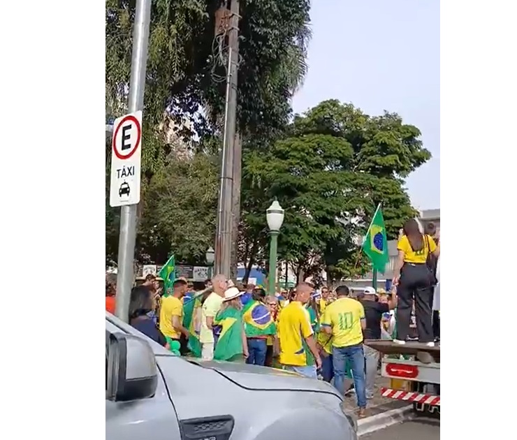 Manifestação em Ponta Grossa reúne apoiadores de Bolsonaro e críticas ao governo Lula e STF