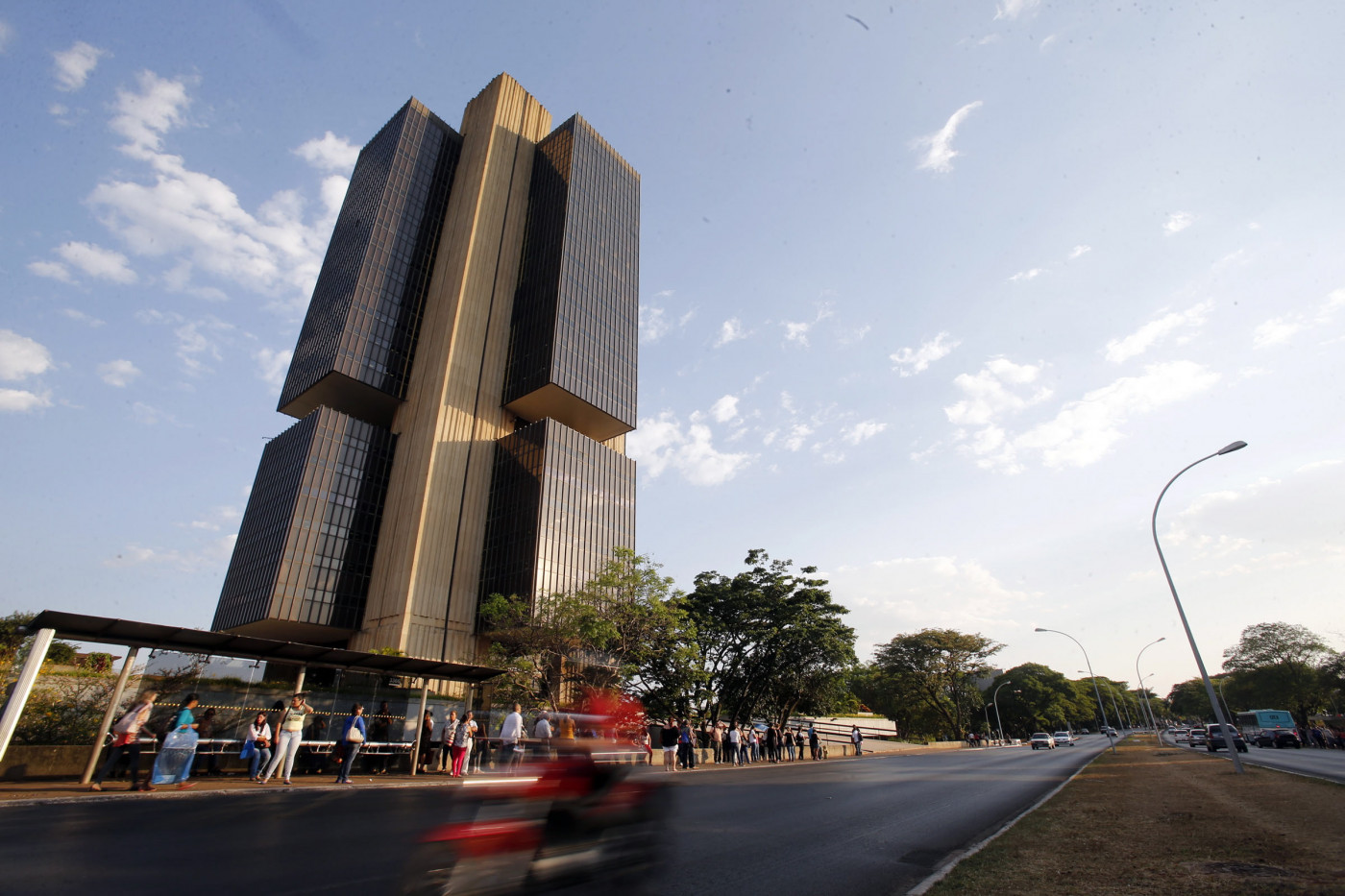 Inflação seguirá acima da meta até 2027, aponta Banco Central