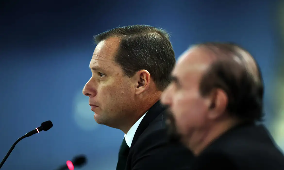 Mauro Cid pede extinção da pena e devolução de passaporte ao STF