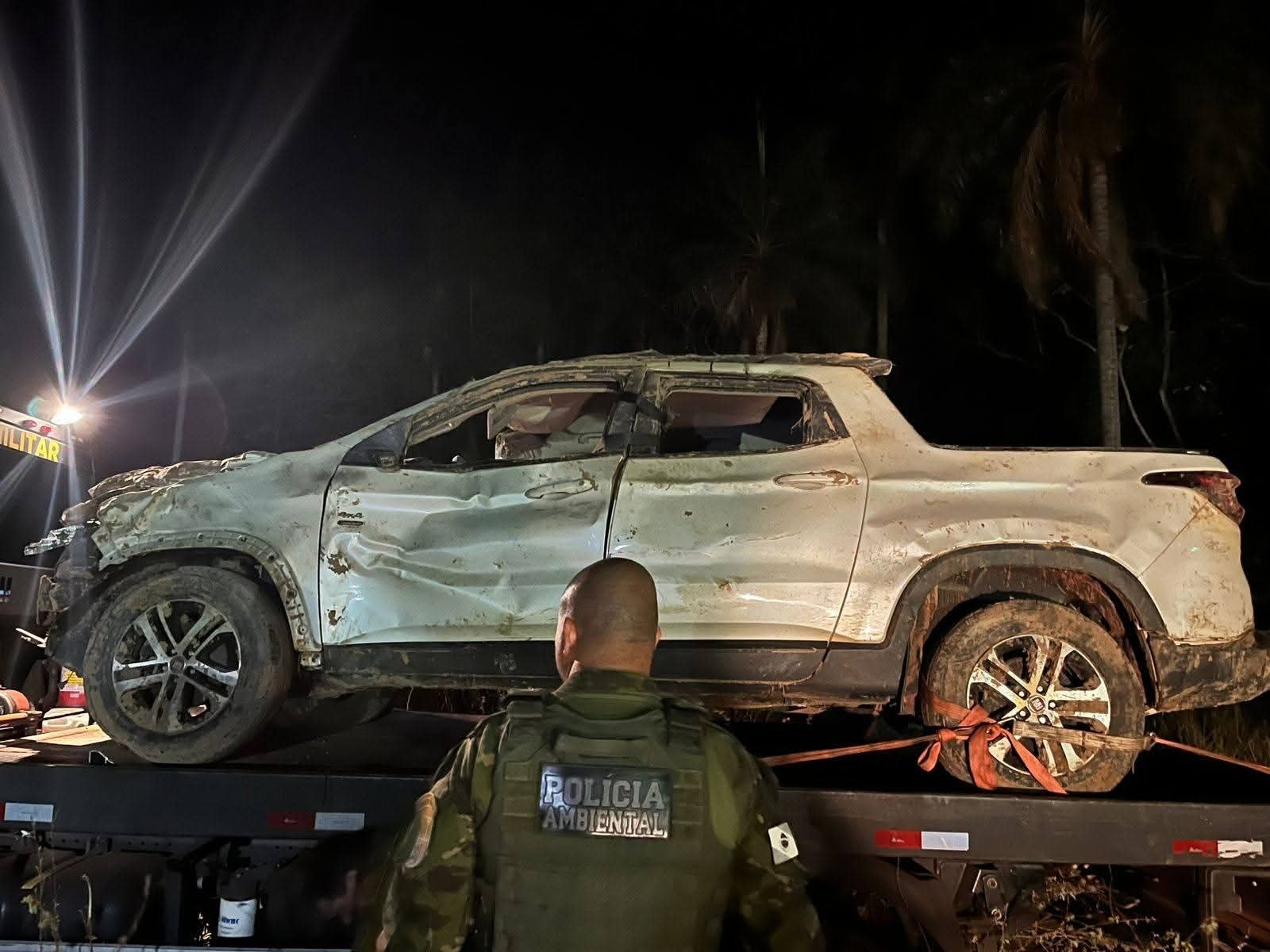 Autoridades continuam buscas pelos quatro desaparecidos após carro ser encontrado enterrado no PR