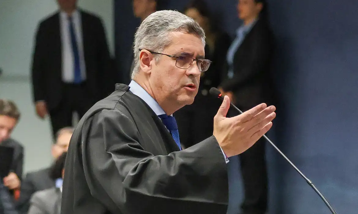 Defesa diz que Ramagem “compilava pensamentos de Bolsonaro”, negou Abin paralela e monitoramento de ministros do STF