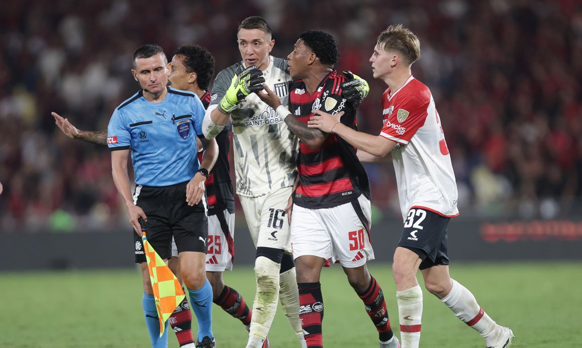 Conmebol anula 2º amarelo contra Plata e libera-o para jogo do Flamengo