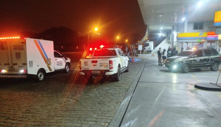 VÍdeo: Rapaz é morto a facadas após briga em posto de combustíveis em Castro 