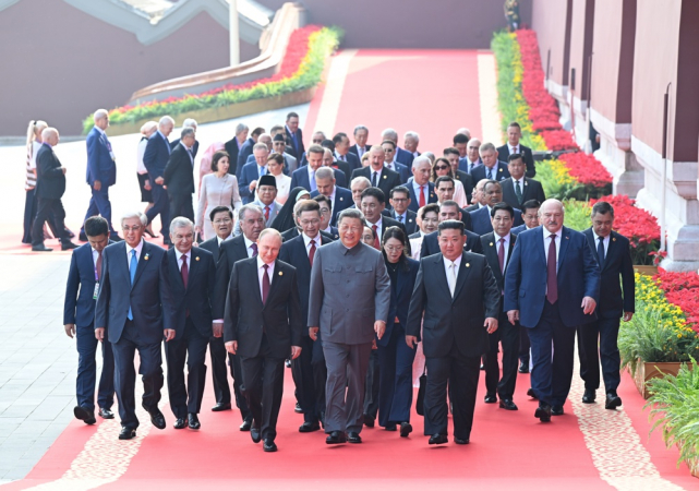 China exibe poder militar em megadesfile com presença de Putin e Kim Jong Un