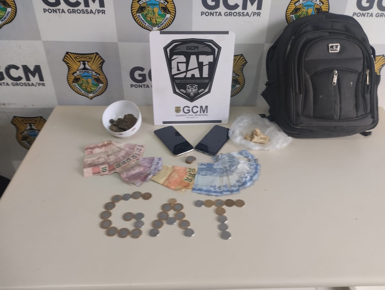 GCM apreende 50 g de maconha e 45 g de crack em Ponta Grossa