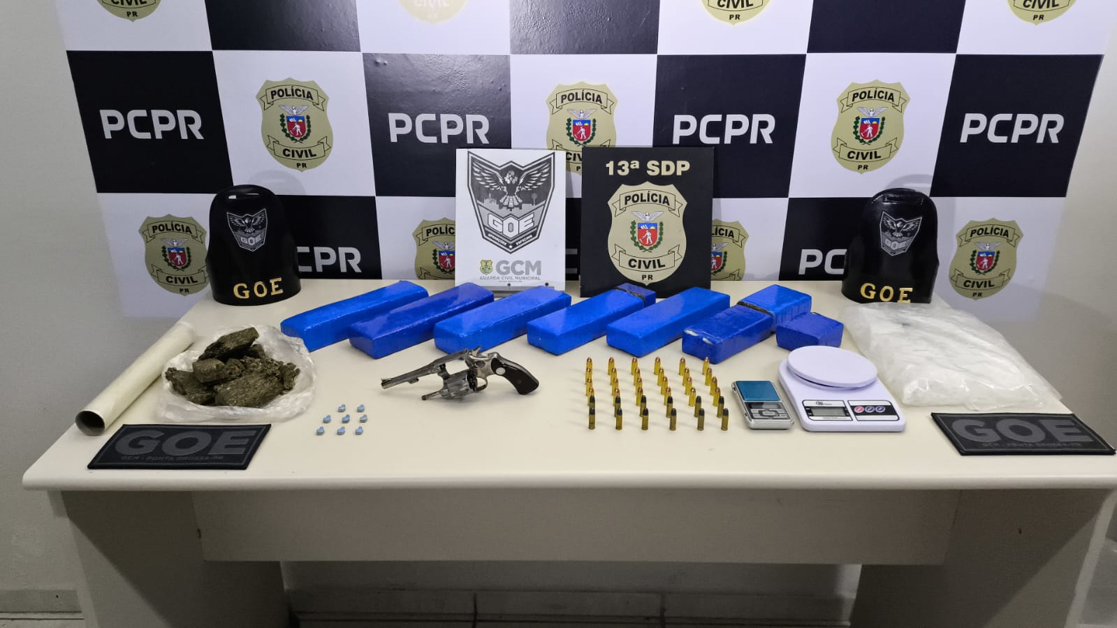 Operação da PCPR, PM e GCM localizam depósito de armas e drogas em PG 