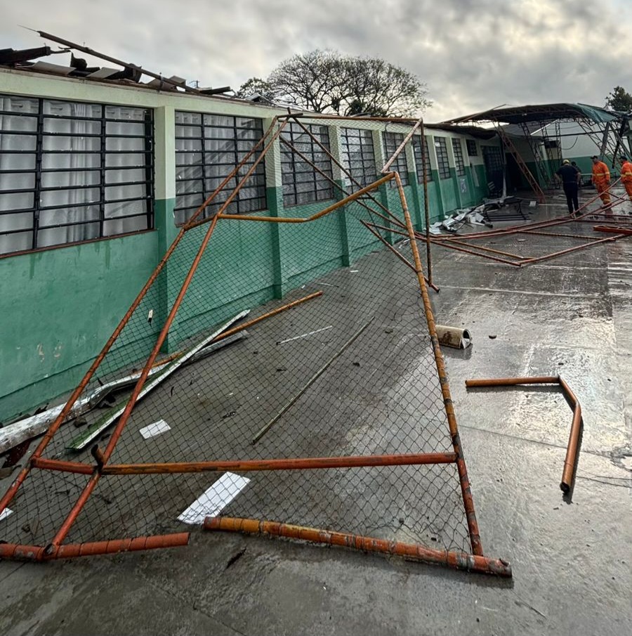 Chuva forte causa vários estragos em Ponta Grossa ; Veja imagens 