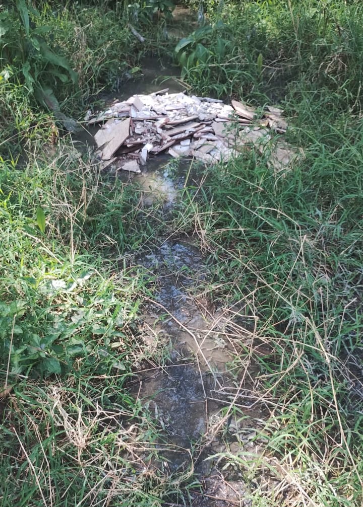“Fedor insuportável”: moradora denuncia esgoto estourado e descaso no Dom Bosco