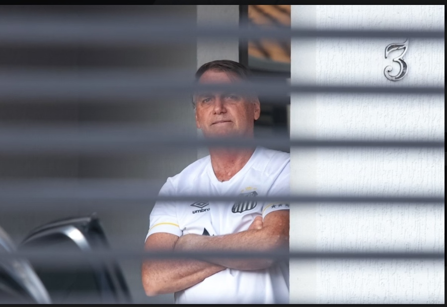 Bolsonaro decidiu não acompanhar julgamento no STF, diz defesa