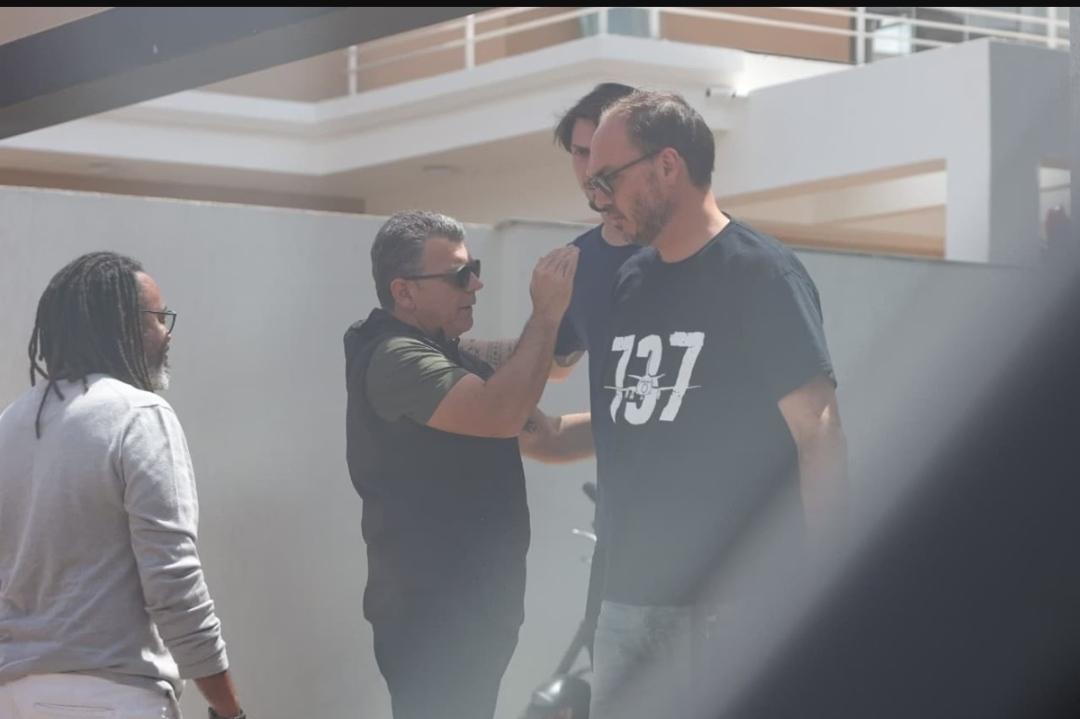 Em prisão domiciliar, Bolsonaro recebe filhos em 2º dia de seu julgamento no STF 