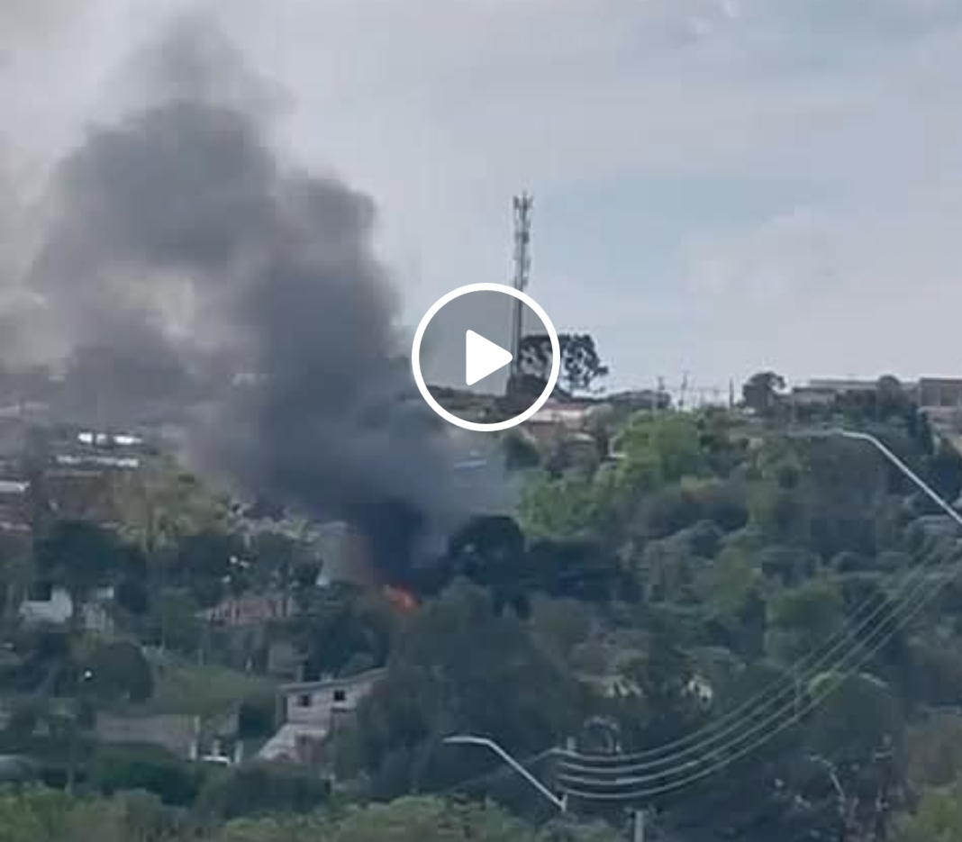 Vídeo: casa é incendiada na Vila Sabará, em PG