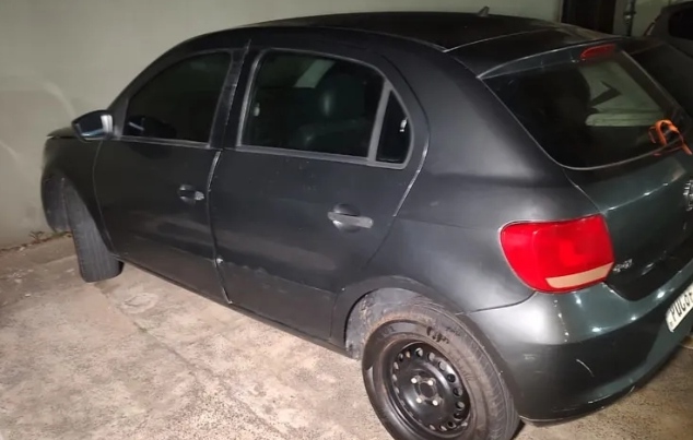 Carro furtado em MG é recuperado no bairro Uvaranas, em Ponta Grossa