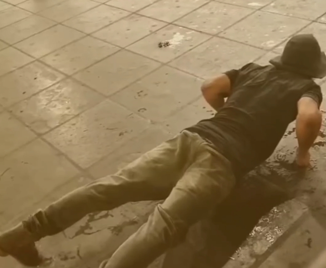 Vídeo: Rambo PG? Rapaz é flagrado treinando no Terminal em meio ao temporal