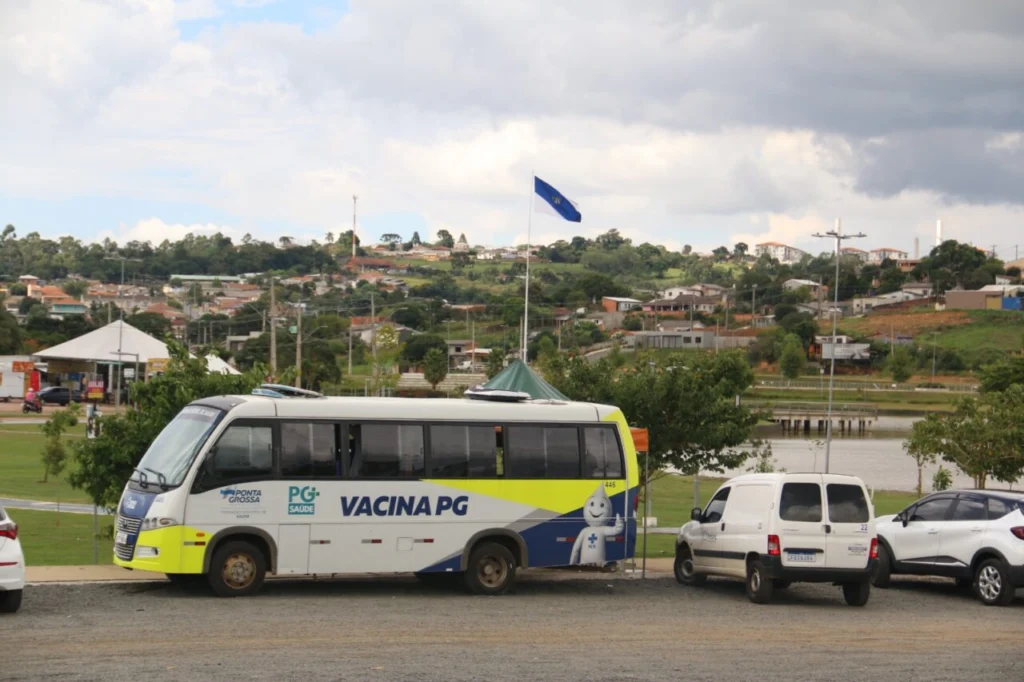 Ônibus da Vacina percorre bairros de Ponta Grossa nesta semana