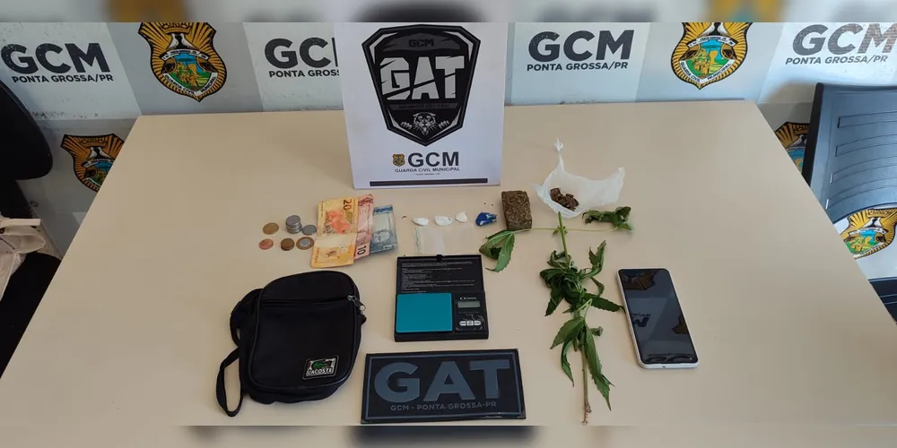 Rapaz é preso por tráfico de drogas e diz que namorada participava do esquema em PG