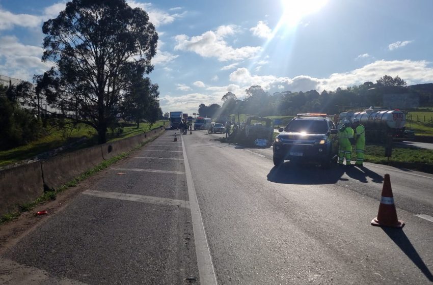 Motociclista morre após acidente com dois caminhões no Contorno Leste