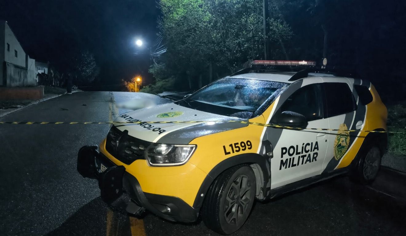 Adolescente de 17 anos é morto em frente de casa ; Polícia investiga ligação com o tráfico