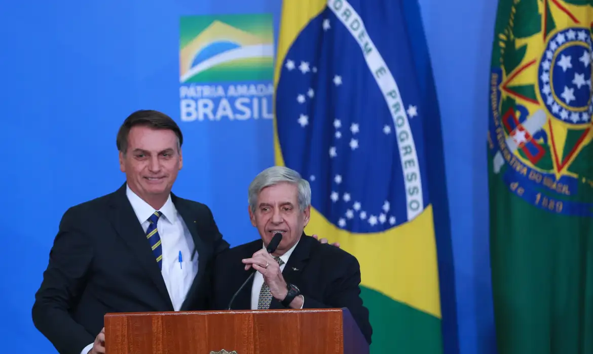 Heleno se distanciou de Bolsonaro e não sabia de golpe, diz defesa