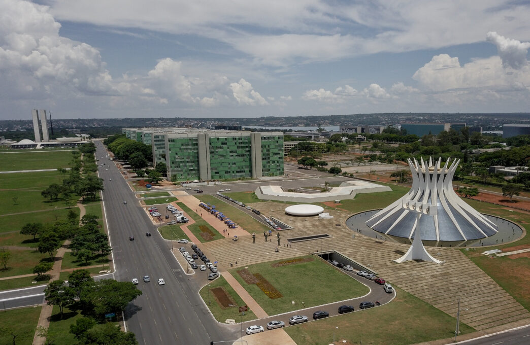 Governo Federal bloqueia R$ 12,1 bilhões do orçamento de 2025 para cumprir teto de gastos