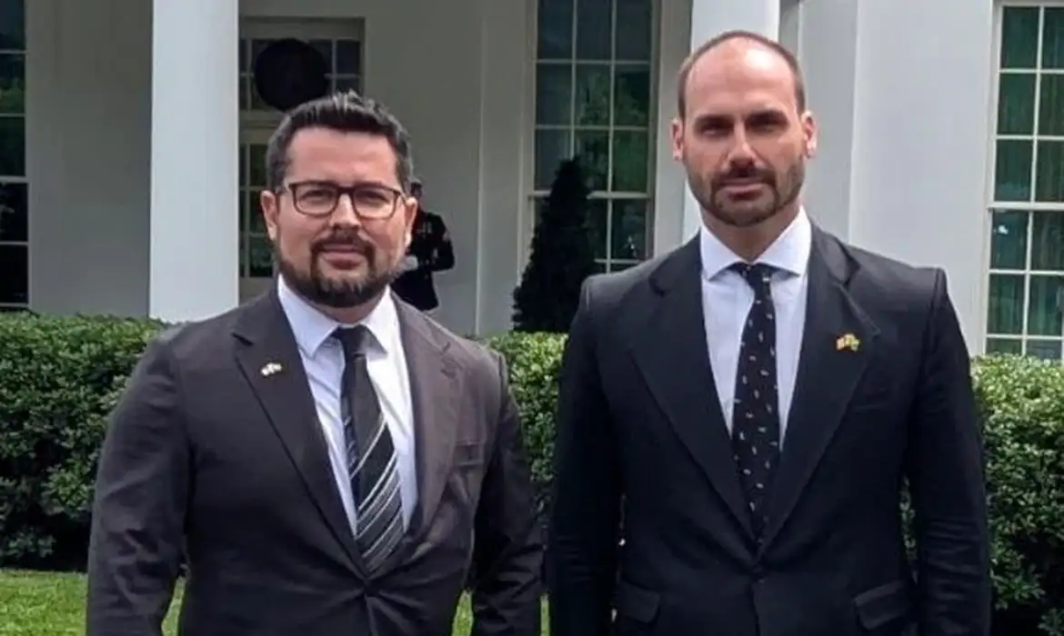 PGR denuncia Eduardo Bolsonaro e Paulo Figueiredo