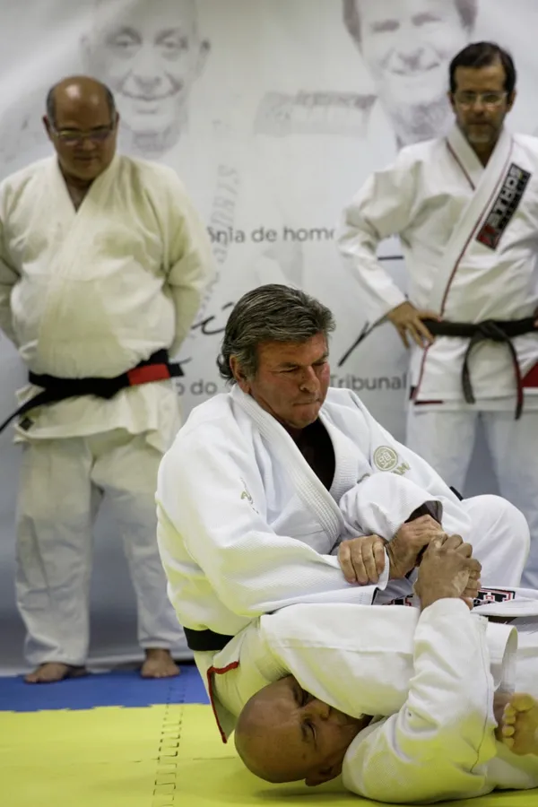 Ministro Luiz Fux é faixa coral de jiu-jítsu e já deu aula para policiais do Bope